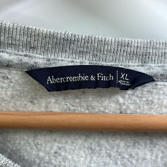 Abercrombie and Fitch Fleece Crewneck Women’s Size XL Sweatshirt - Picture 3 of 10